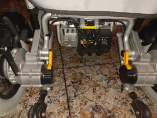 Silla eléctrica marca MOBICLINIC.