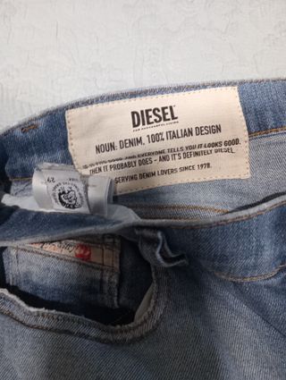 Vaqueros skinny Diesel desgastados y rotos