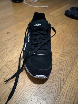 Zapatillas Reebok Clásicas Negras y Blancas