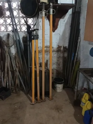 4 Puntales de obra metálicos