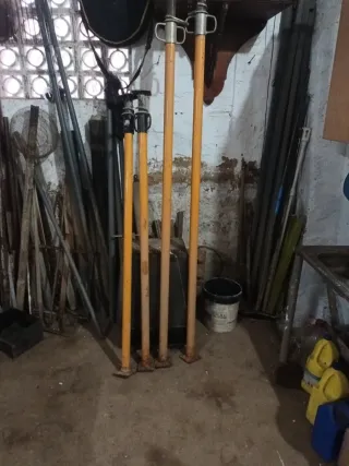 4 Puntales de obra metálicos