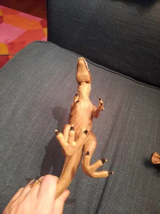 Dinosaurio de juguete marrón Trex t-rex t rex