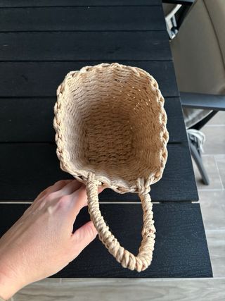 Cesto mimbre pequeño colgante