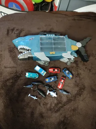 Contenedor tiburón para coches y animales