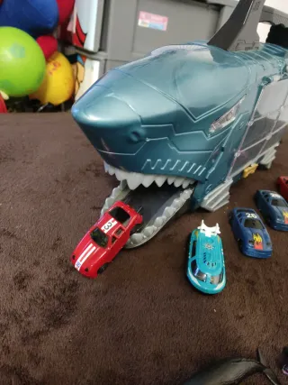 Contenedor tiburón para coches y animales