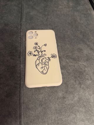 Funda iPhone 11 Pro Max Corazón Flores