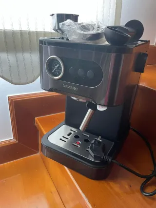 Cafetera Cecotec Power Espresso 20 Pro a estrenar