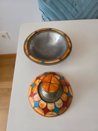 Tajín decorativo latón y hueso