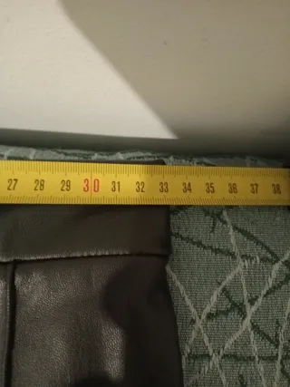 Pantalones campana efecto piel talla 34