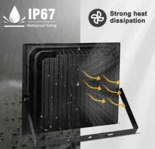 2 Fari Solari 200W pannello solare