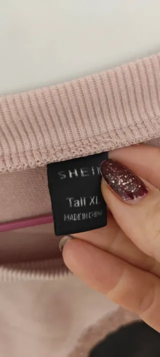 Sudadera rosa y negra con lentejuelas