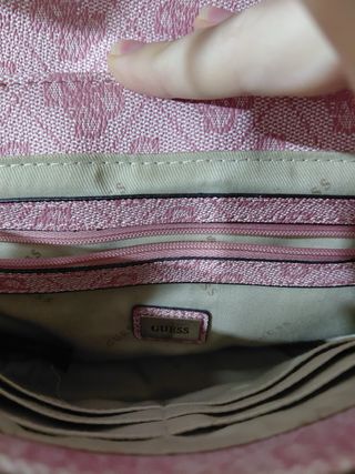 Bolso Guess rosa estampado