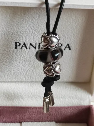 Colgante cuero Pandora 3 Charms Corazón