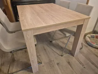 Mesa comedor extensible y 4 sillas