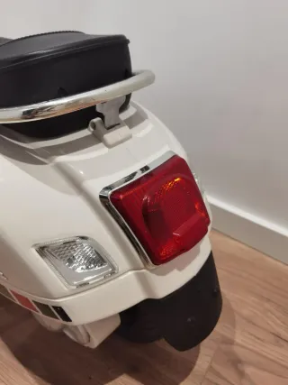 Moto Vespa Eléctrica Niños