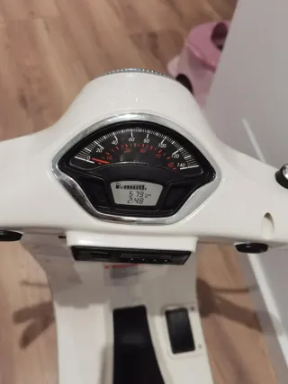 Moto Vespa Eléctrica Niños