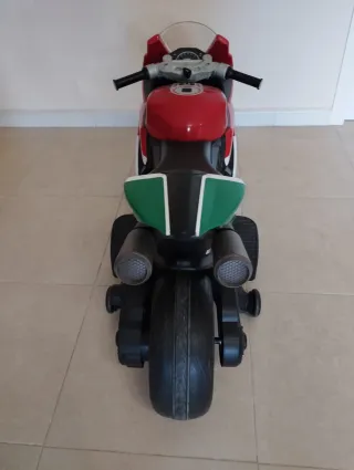 Moto infantil Feber Ducati Panigale 12V.