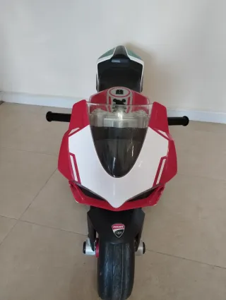 Moto infantil Feber Ducati Panigale 12V.