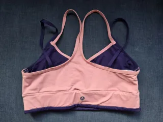 Sujetador deportivo fruncido rosa y morado