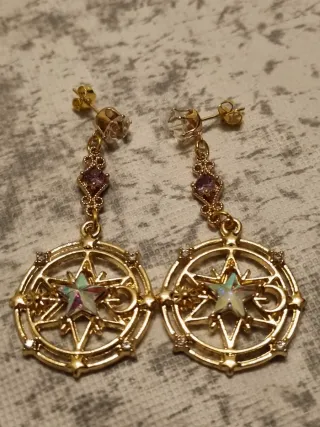 Orecchini pendenti dorati con cristalli