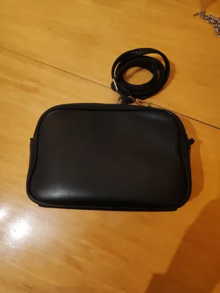 Bolso negro acolchado Stradivarius