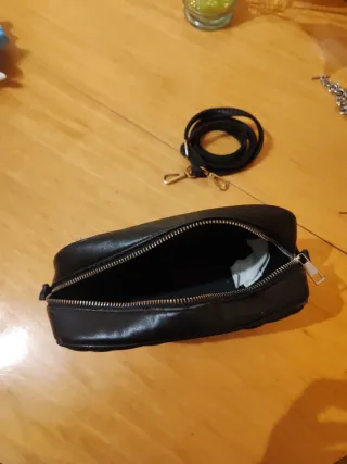 Bolso negro acolchado Stradivarius