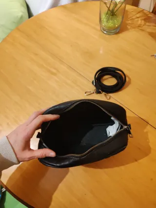 Bolso negro acolchado Stradivarius