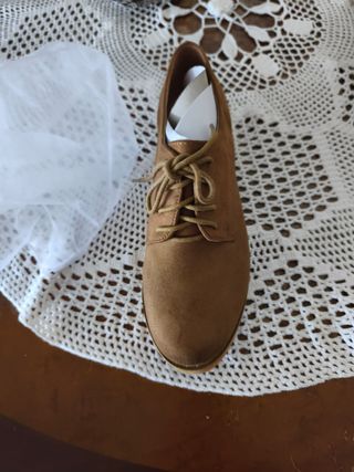 Zapato de mujer marrón nuevo