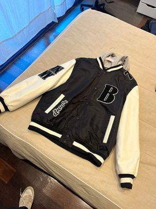 Chaqueta estilo universitario B (no parece XL)