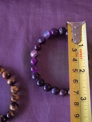 Colgantes y pulseras de minerales naturales