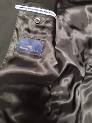 Traje de vestir gris oscuro caballero