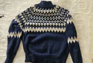 Jersey azul con estampado geométrico