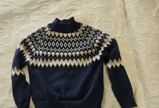 Jersey azul con estampado geométrico