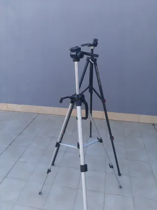 2 Cavalletti per foto e telecamere