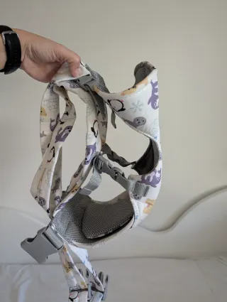 Mochila portabebés estampado animales. Muy poco us