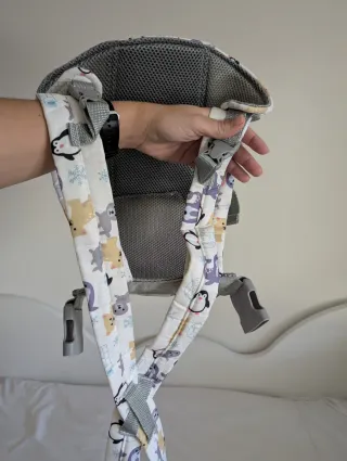 Mochila portabebés estampado animales. Muy poco us