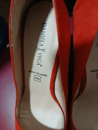 Zapatos de tacón DANIELA VEGA rojos