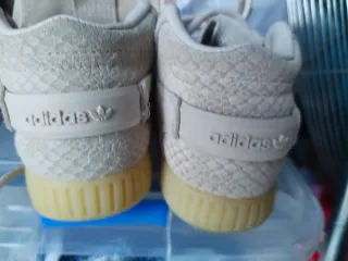 Zapatos Adidas Beige