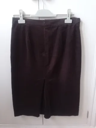 Falda de pana fina con cinturón