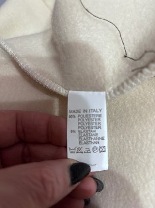 Chaqueta beige con mangas estampadas