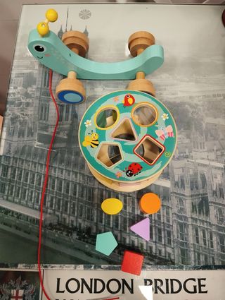 Juguete de arrastre de madera