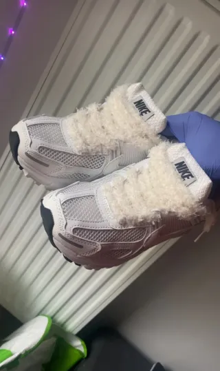 Nike Vomero 5 Plata y Blanco