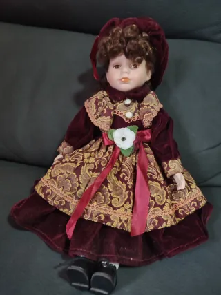 Muñeca Porcelana Vintage Vestido Borgoña