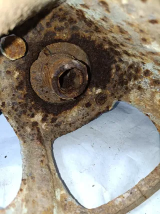 Bomba de agua antigua de fundición