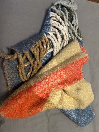 Bufanda de cuadros azul y marrón