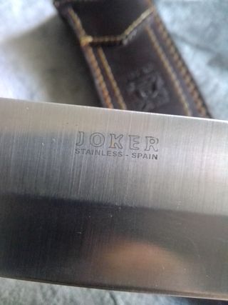 Cuchillo Joker de cuero y madera