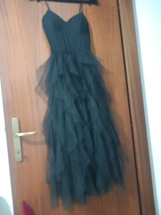 Vestito nero con balze in tulle