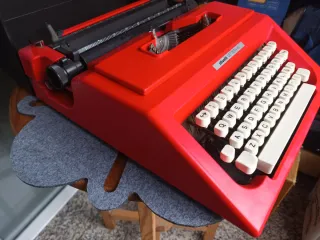 Máquina de escrever Olivetti Lettera 40