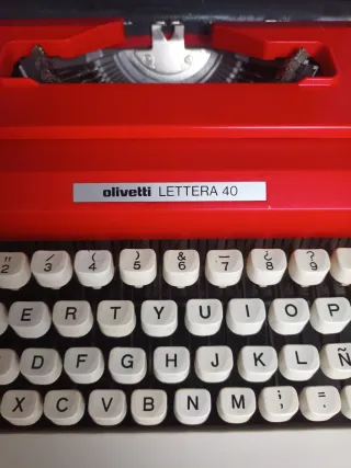 Máquina de escrever Olivetti Lettera 40