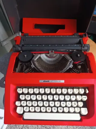 Máquina de escrever Olivetti Lettera 40